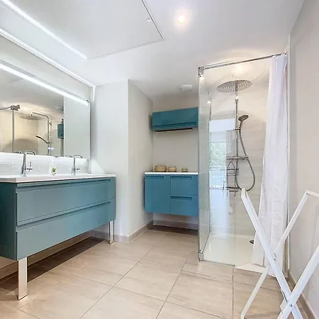 Standing Avec Terrasse, Piscine Et Acces Plage, 2 Chambres, Climatise, Parking, Pmr - Fr-1-770-28 Апартаменты *