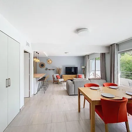 Standing Avec Terrasse, Piscine Et Acces Plage, 2 Chambres, Climatise, Parking, Pmr